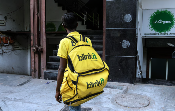 BlinkIt Delivery Workers in Varanasi Strike Over Pay, Conditions, and Forced Agreements